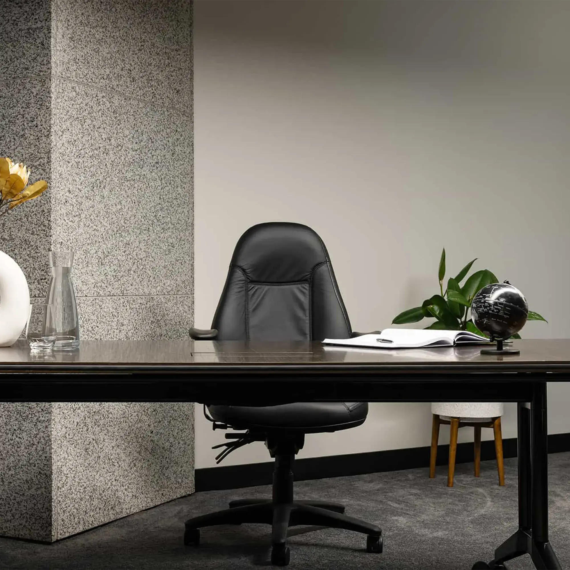 Buro Persona 247 Scene