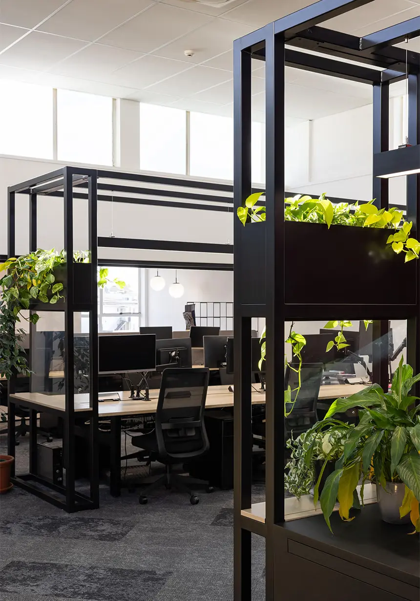 Settlement Hub Desk2