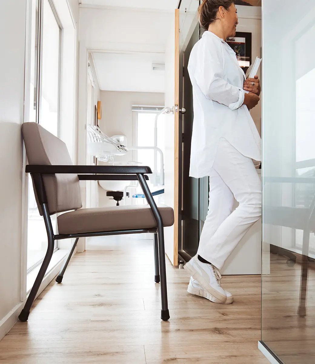 Concord Waiting Chair Situ