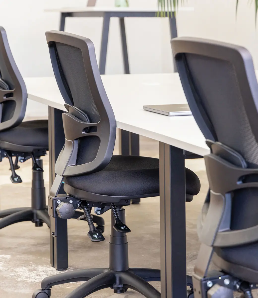 Mondo Java Mesh Back Desk Setup