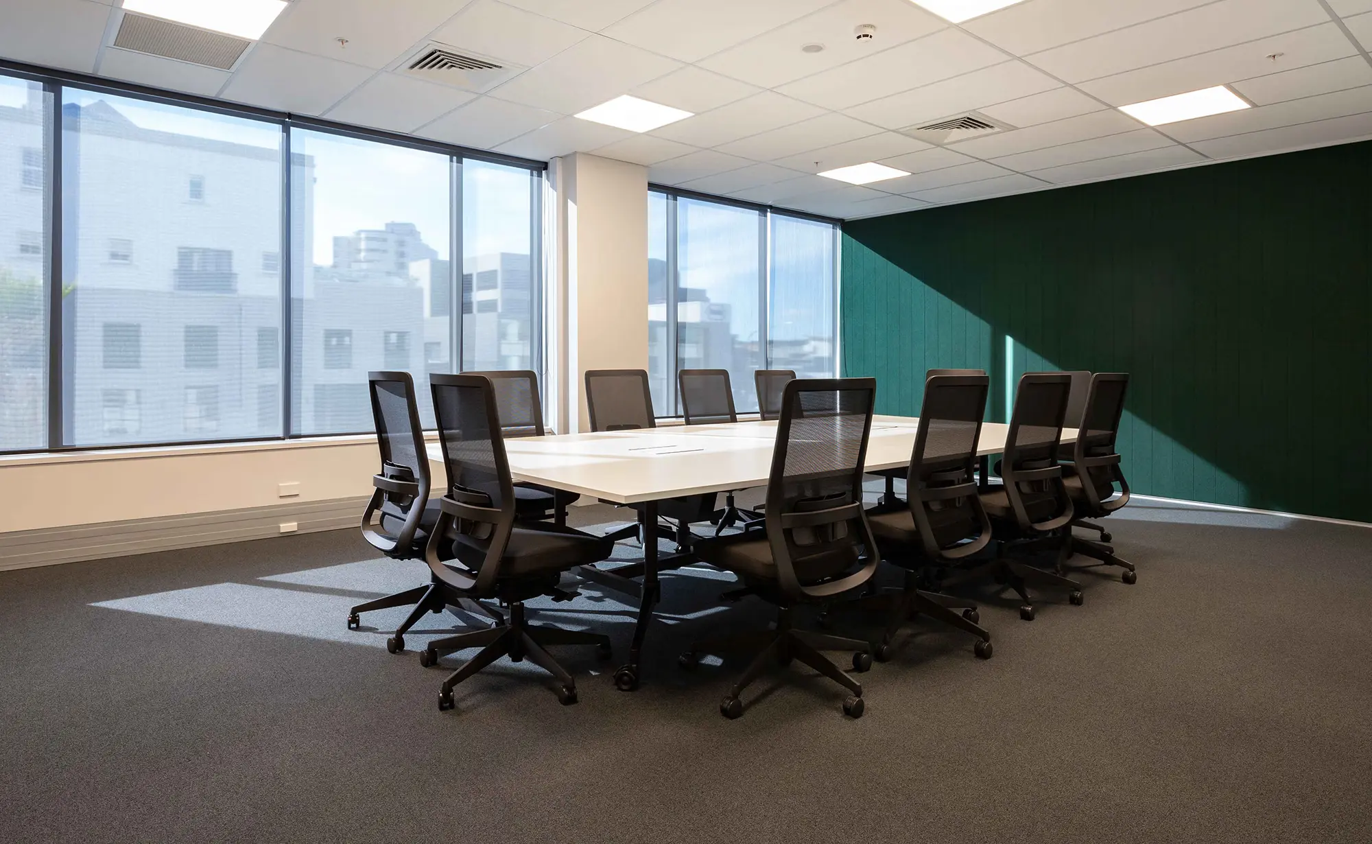 Alto Chairs Meeting Table