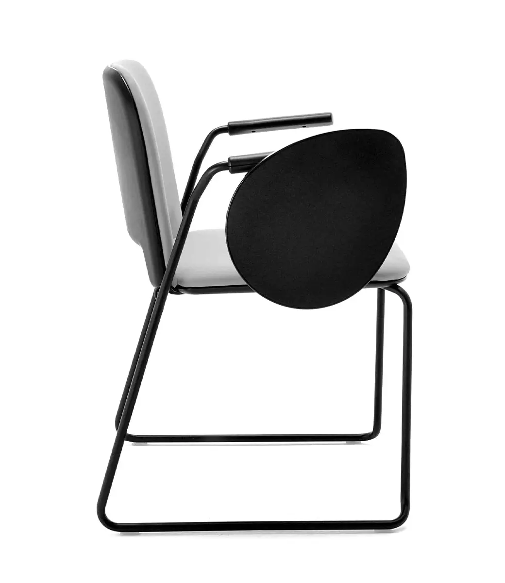 Lips Chair With Armrest