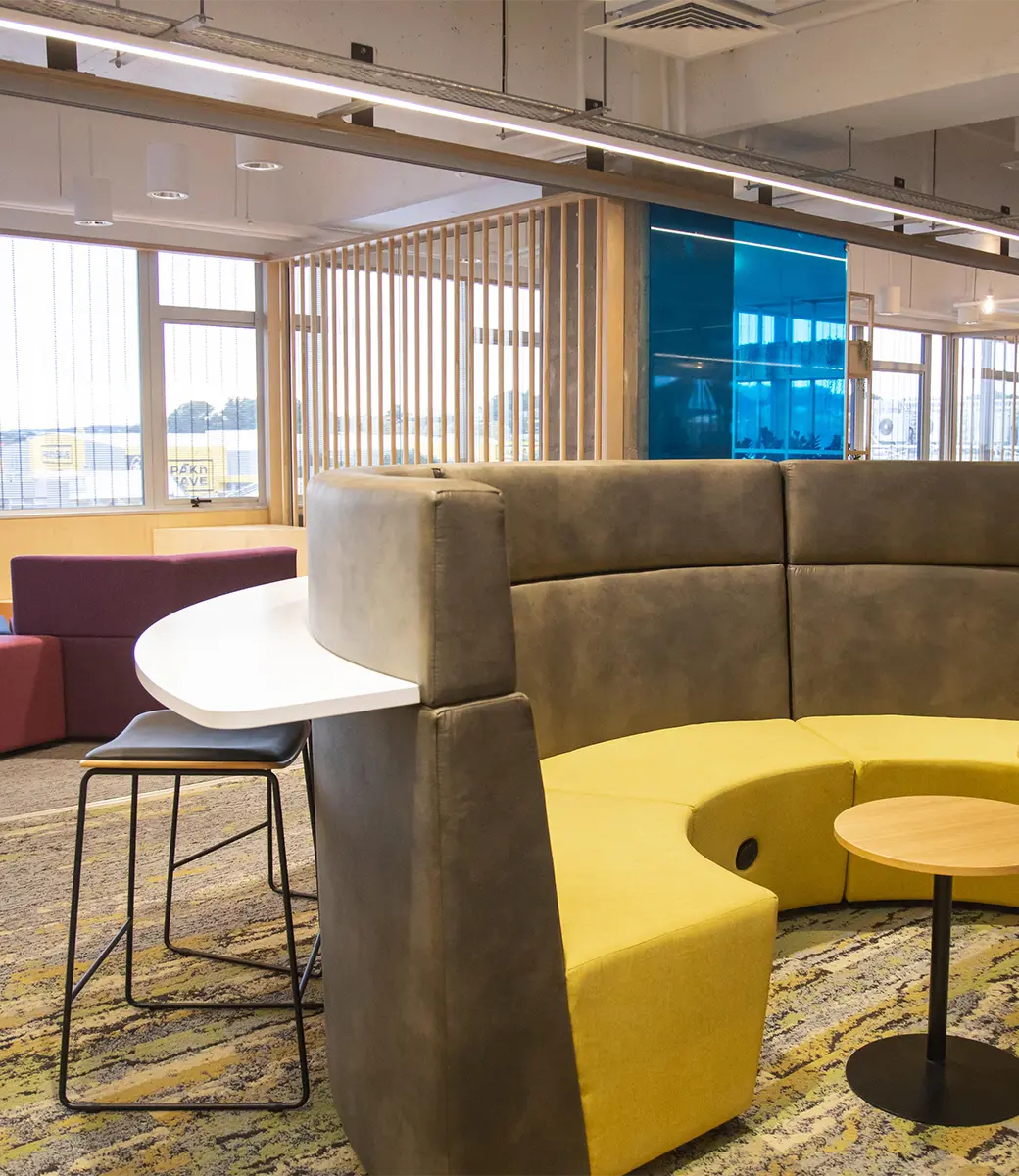 Media Booth Curved With Desk 